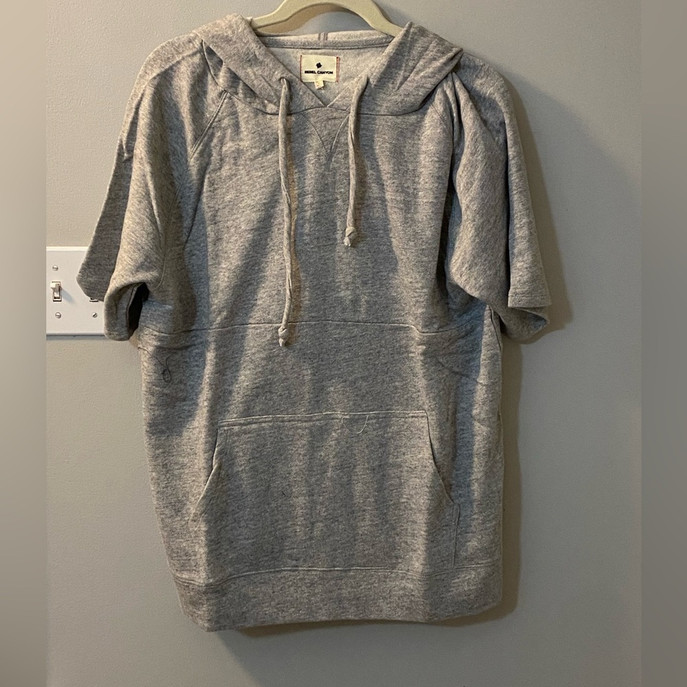 Rebel Canyon light grey short sleeve sweatshirt hoodie, size medium. New